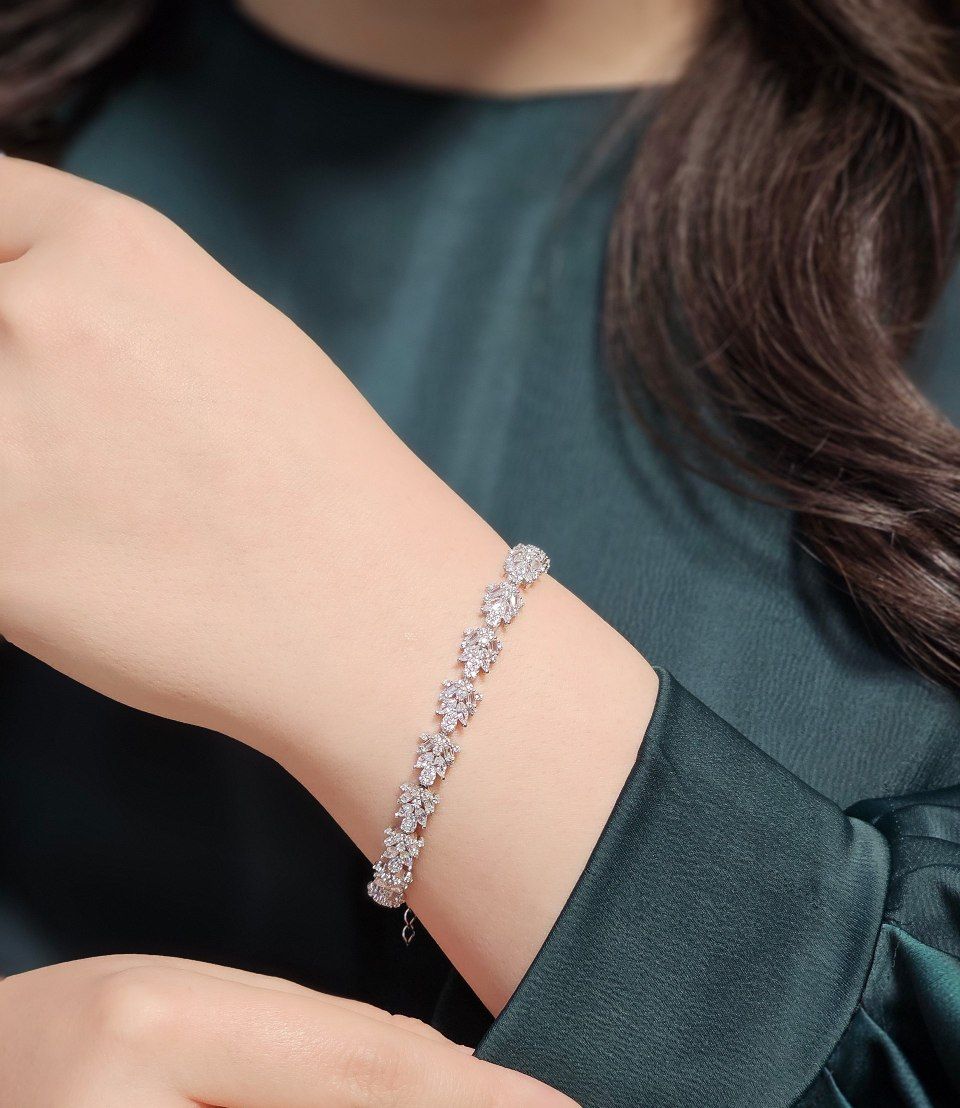 دستبند نقره طرح جواهر زنانه