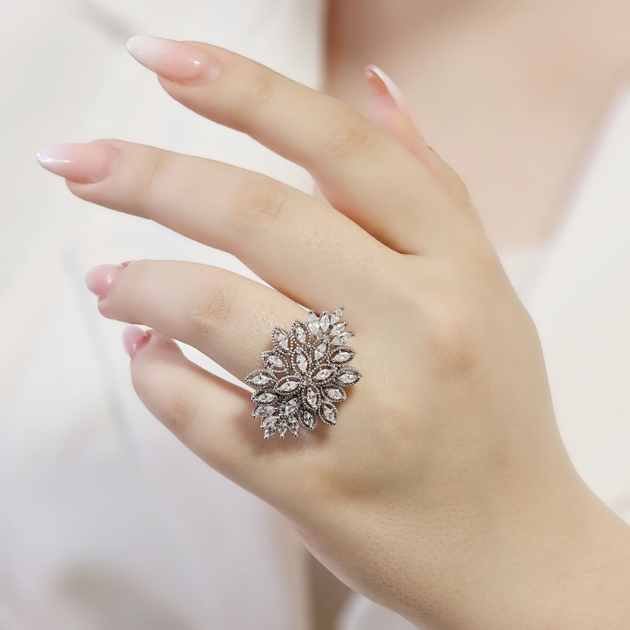 انگشتر نقره زنانه طرح جواهری